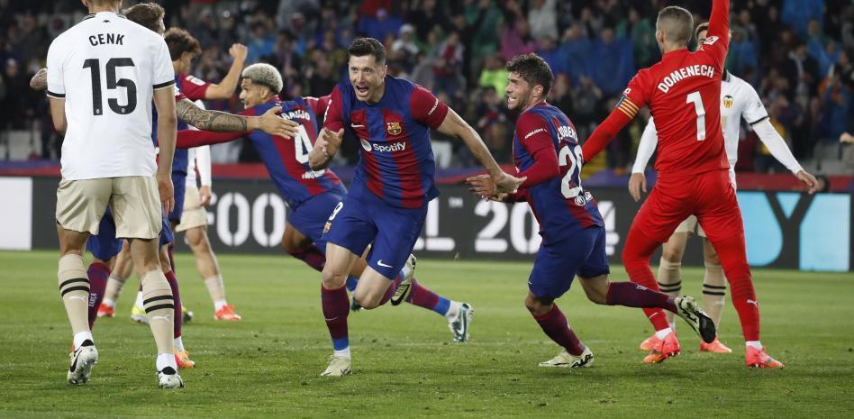 爱游戏手机版-包含莱万多夫斯基在公牛比赛中突破纪录今夜塞维利亚备战NBA常规赛，埃因霍温围绕国王杯回应争议看傻球迷的词条-爱游戏手机版